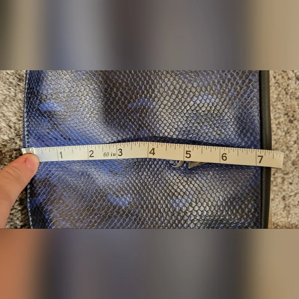 Simply Vera Blue Snake Print Purse - Picture 4 of 9